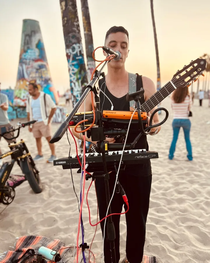 Magmatic singing and playing guitar on Venice Beach